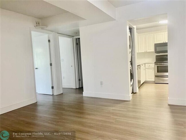 Foto del edificio - 721 N Pine Island Rd