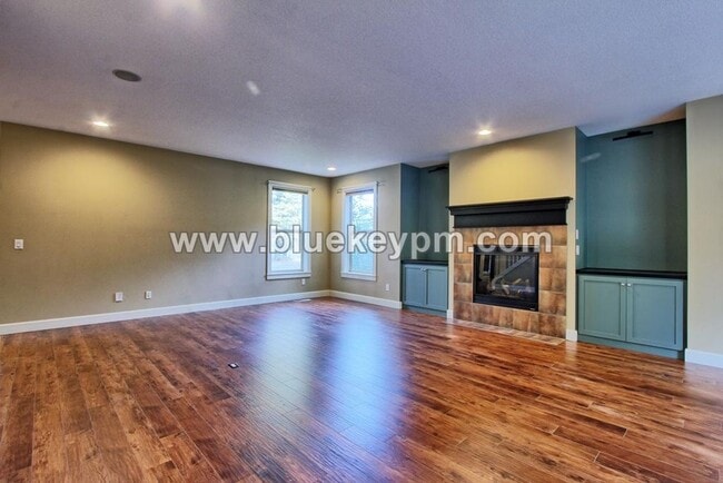 Foto del edificio - 5 Bedroom, 3.5 Bathrooms on a Culdesac, Wa...