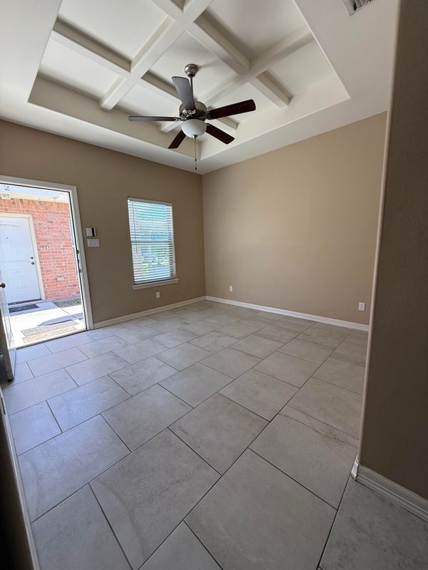 Foto del edificio - 2713 E Eisenhower Ave