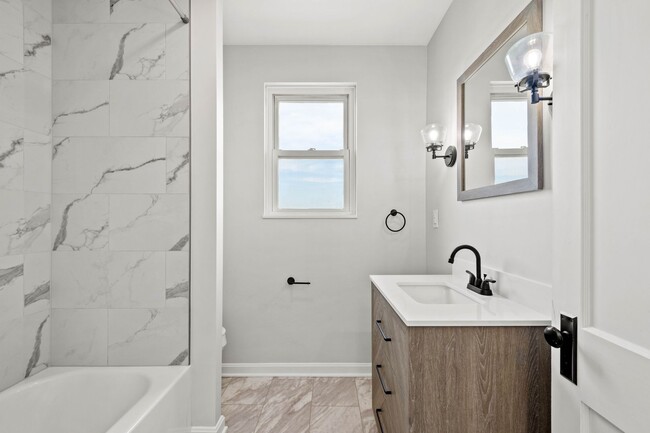 Building Photo - Beautiful 3 bedroom home in Homestead available July 1!