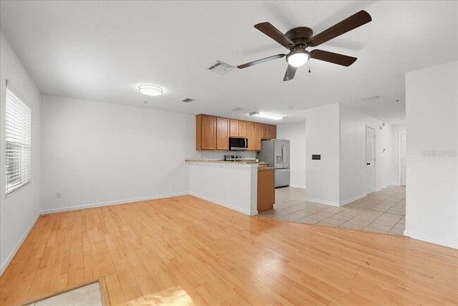 Foto del edificio - 221 Sterling Springs Ln