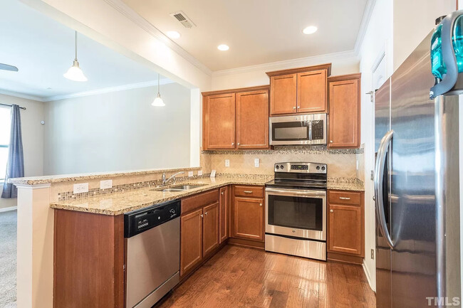 Foto del edificio - Room in Townhome on Warm Springs Ln