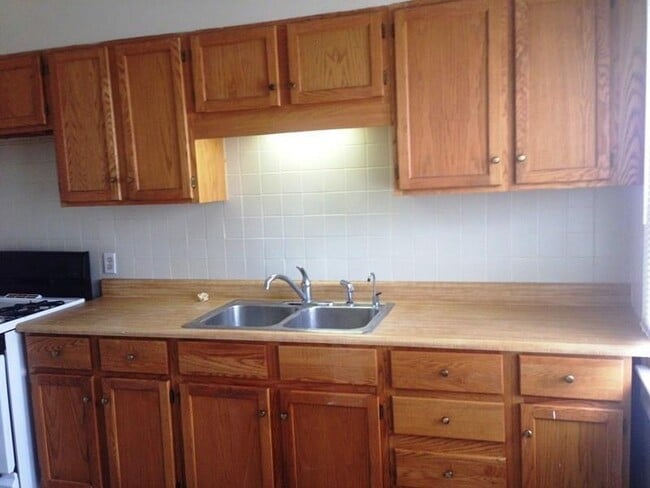 Building Photo - 6125 Kingsley Dr