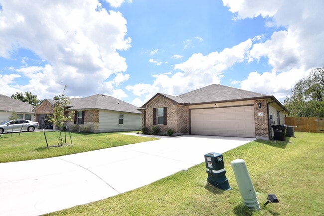Building Photo - 1309 Zetsche Ct