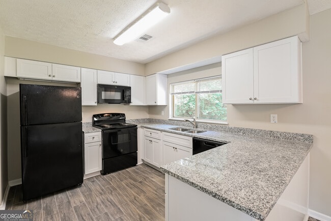 Building Photo - 3865 Scarsborough Dr SW