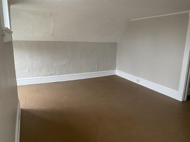 Building Photo - 3314 Archwood Avenue #03
