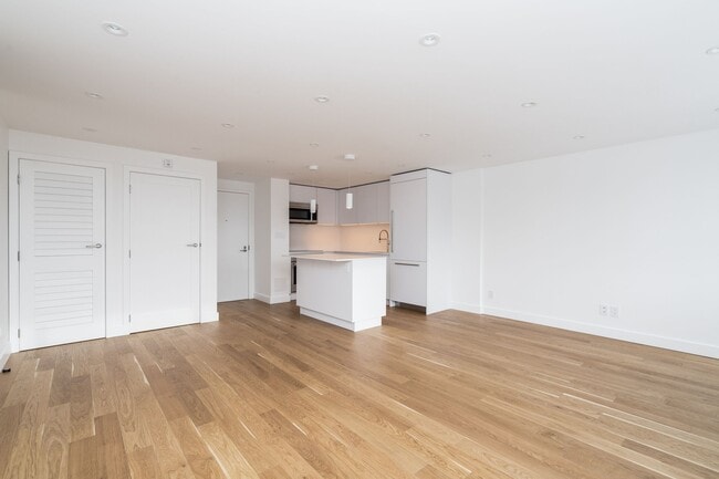 Building Photo - 150 The Donway