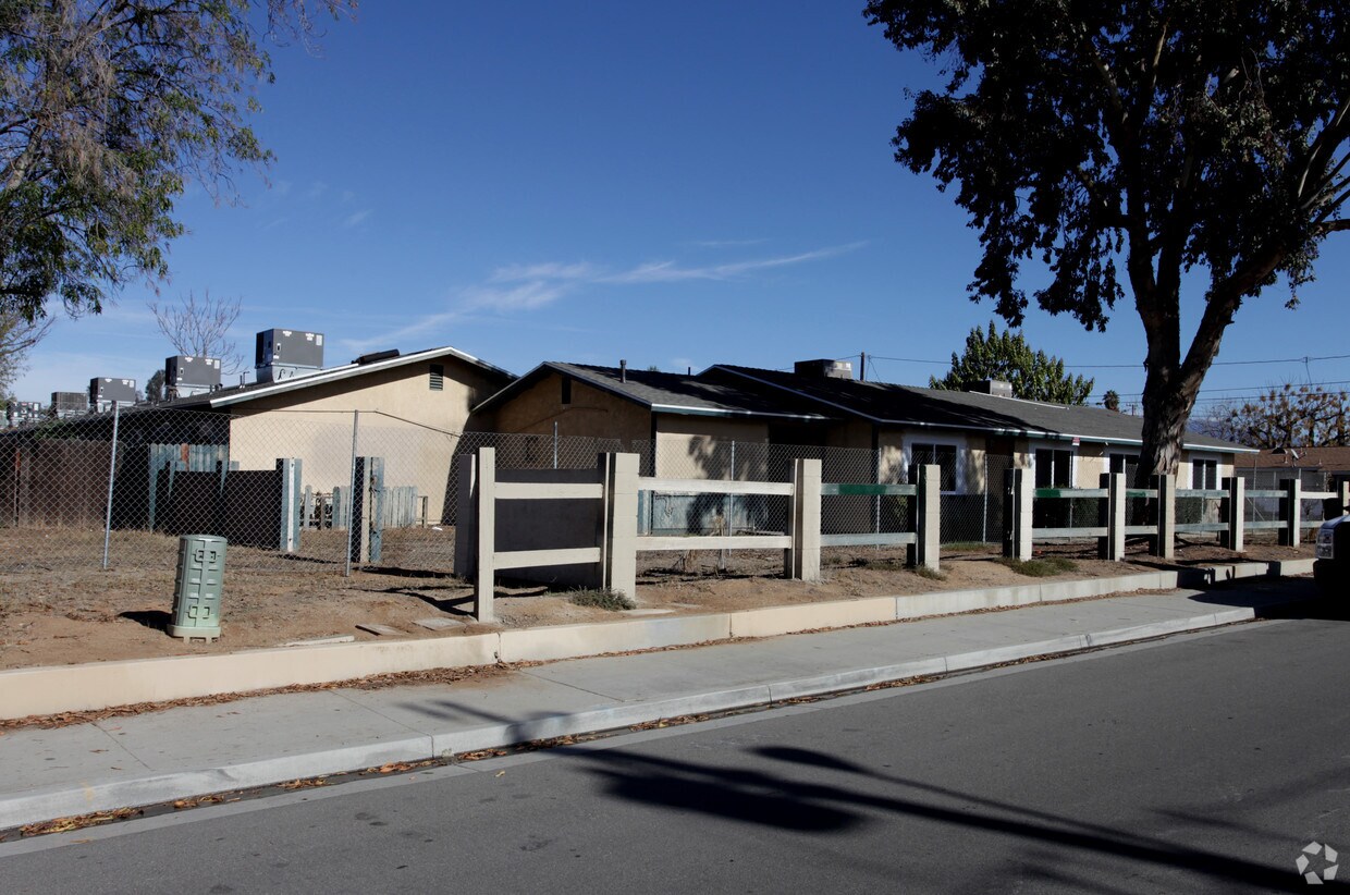 Building Photo - 24420 Myers Ave