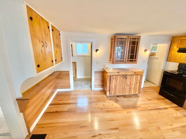 Photo - 132 N Champlain St Apartment