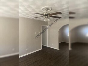 Building Photo - 5015 Dupont Dr