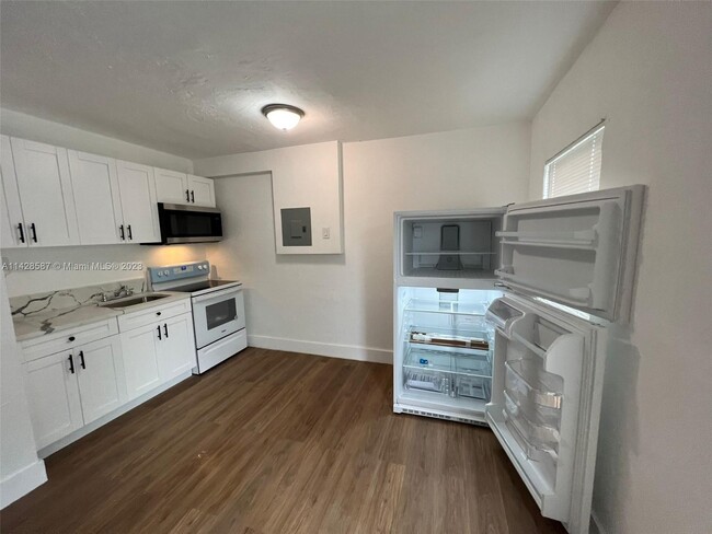 Foto del edificio - 641 NW 15th Terrace