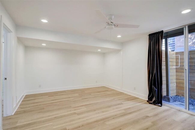 Building Photo - 1303 Vassar St