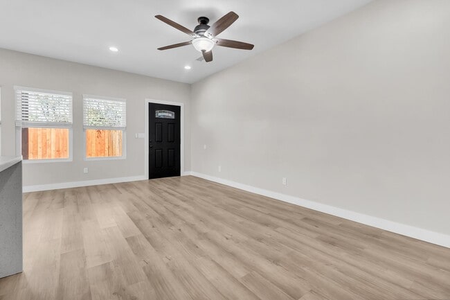 Building Photo - 200 N Harrington Dr