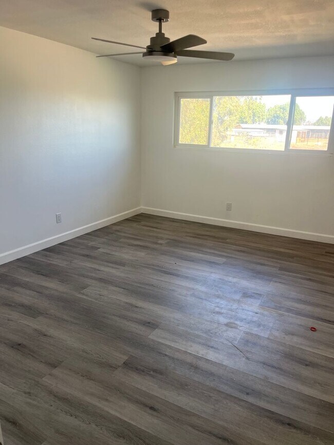 Foto del edificio - Single story Jurupa Valley home