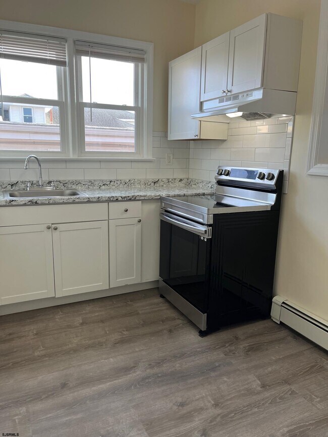 Building Photo - 16 N Sacramento Ave