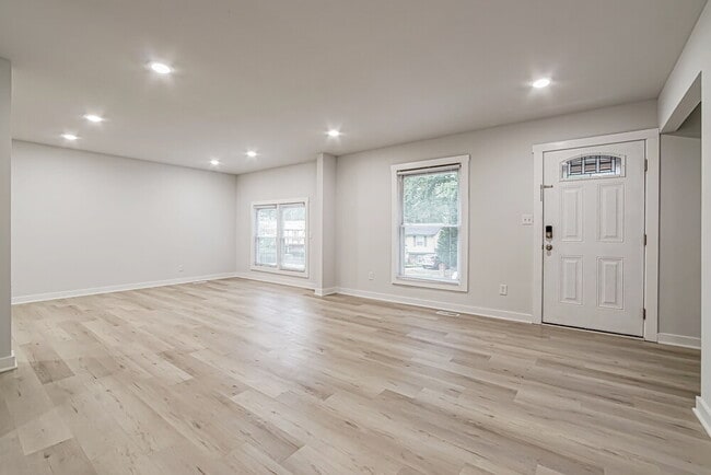 Foto del edificio - 3213 Burntwood Cir