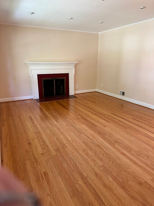 Building Photo - 9801 Cedar Ln