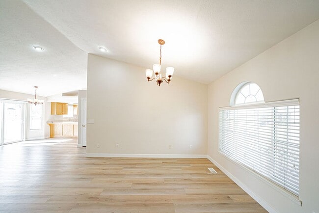 Building Photo - Single-Level 2 Bed / 2 Bath Ammon Home with Deck & Yard