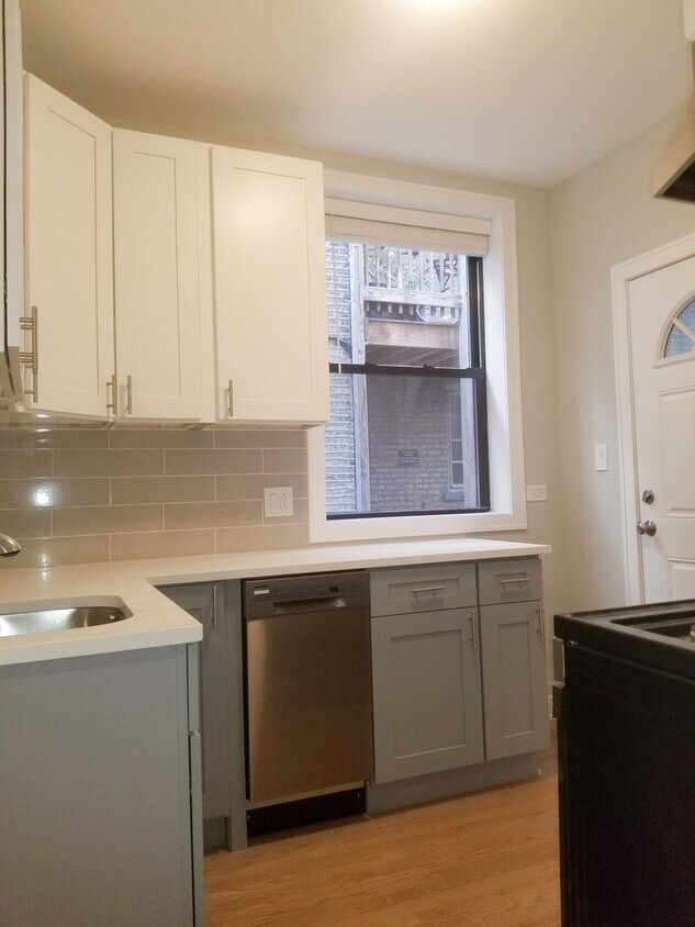 Foto principal - 5045 N Damen Ave