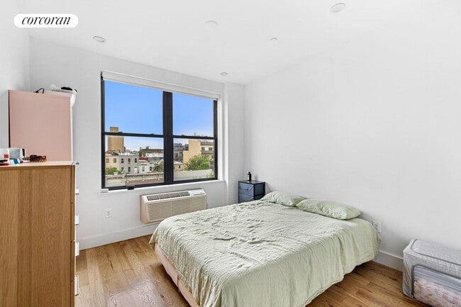 Building Photo - 27 Kossuth Pl