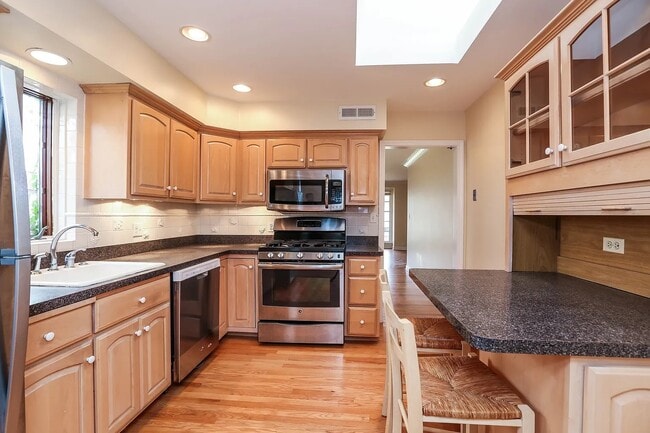 Building Photo - 226 S Prospect Ave