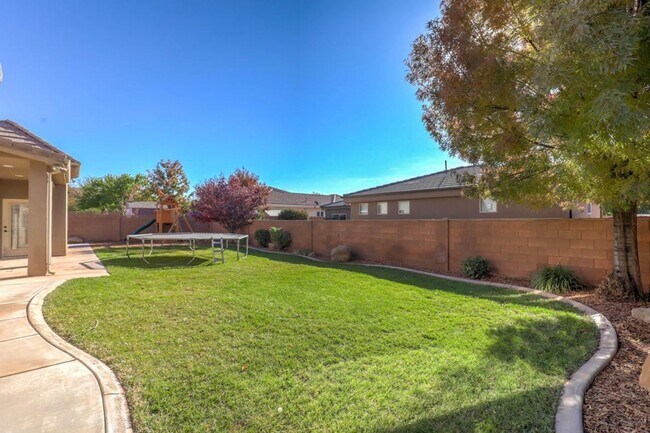 Foto del edificio - Beautifully Designed 5 Bedroom Home in Was...