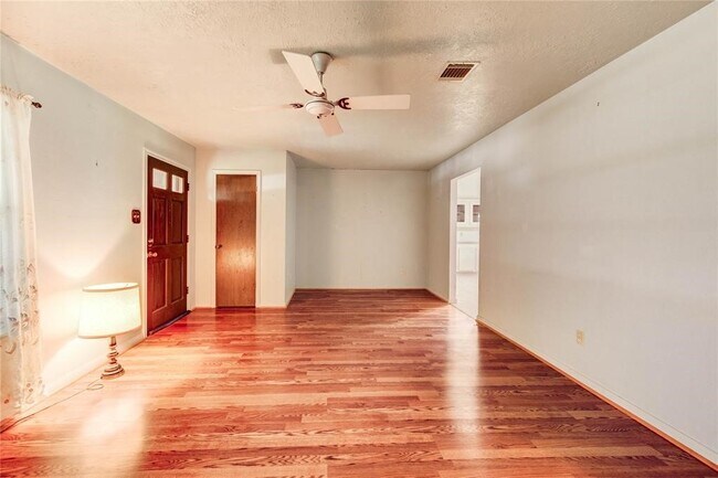 Foto del edificio - 13634 Greenridge Dr
