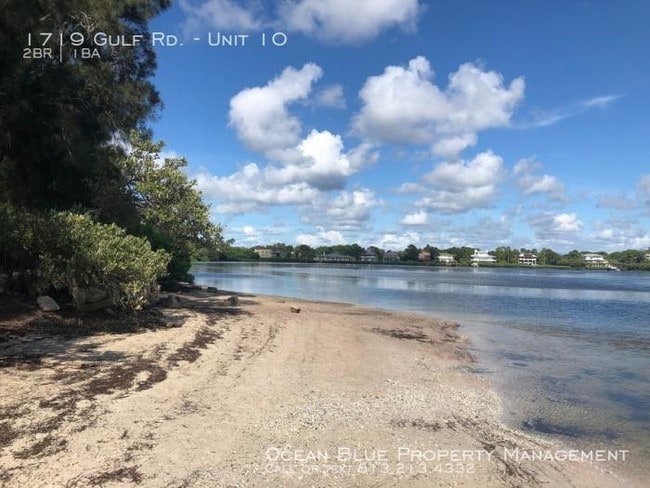 Building Photo - 2 bedroom in Tarpon Springs FL 34689