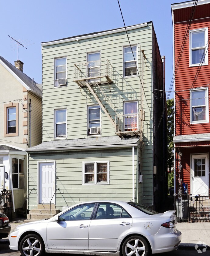 Building Photo - 144 Inslee Pl