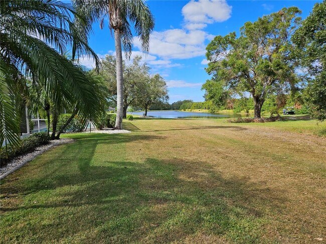 Foto del edificio - 2421 E Del Webb Blvd