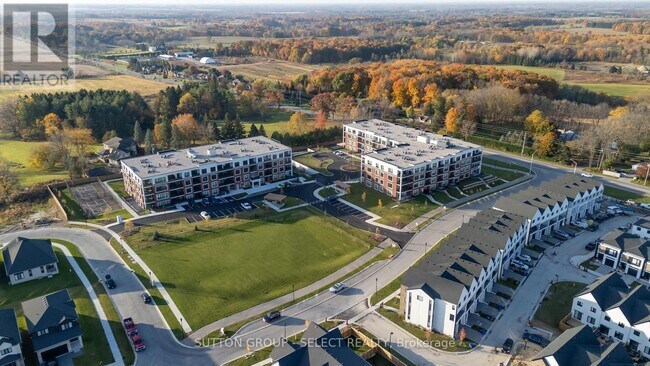 Photo du bâtiment - 1975 Fountain Grass Dr