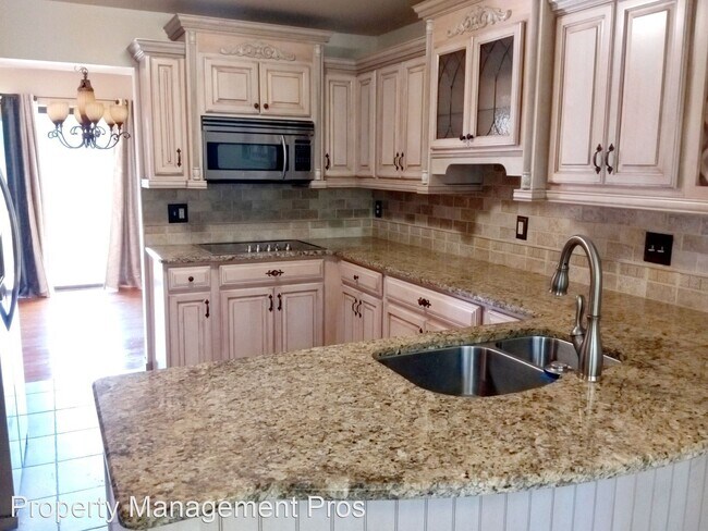 Foto del edificio - 3 br, 3.5 bath House - 5657 Hillcrest Circ...