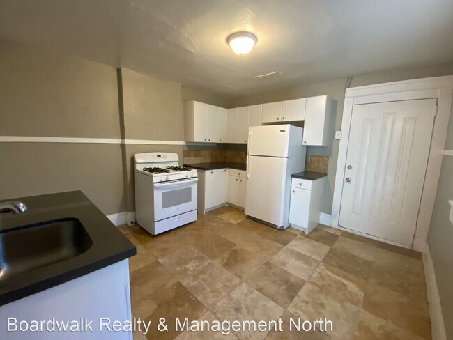 Building Photo - 636 27th St