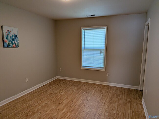 Building Photo - 3902 Thomas Rd SW