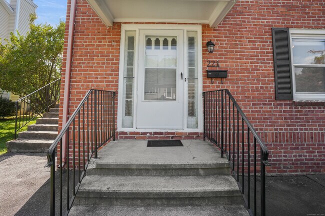 Foto del edificio - 221 Hunyadi Ave