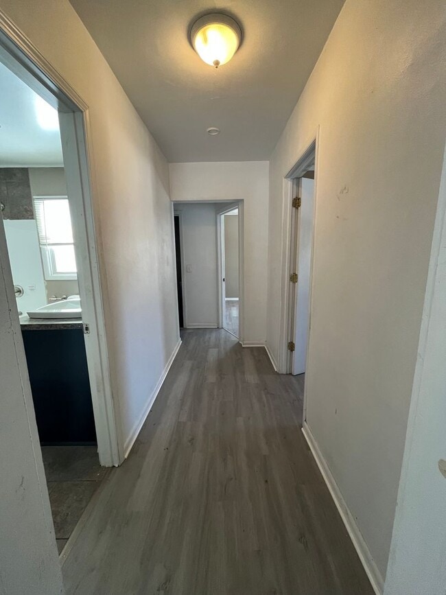 Building Photo - 818 9th Ave