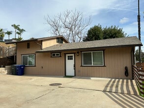 Building Photo - 8474 Golden Ridge Rd