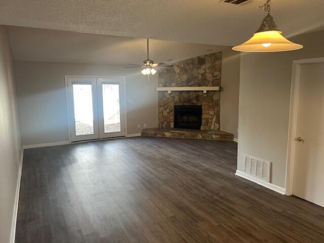 Foto del edificio - "Charming 2-Bed Townhouse with Cozy Fireplace in Prime Fort Walton Beach Location!"