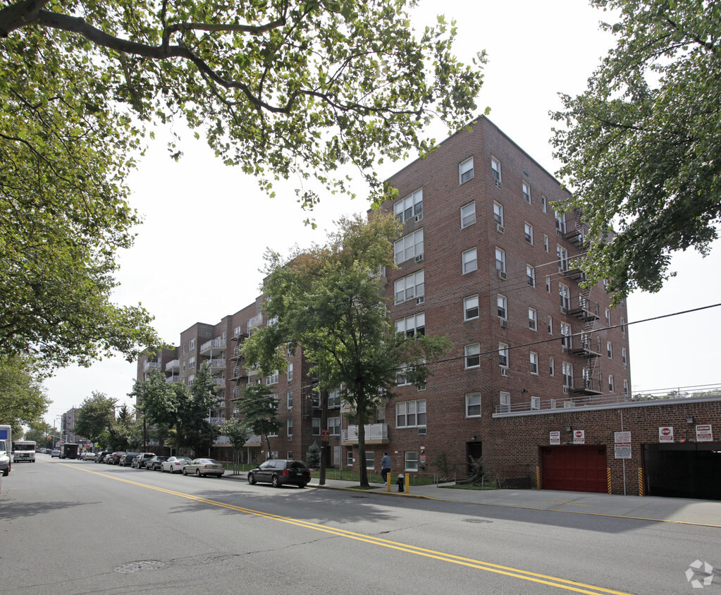 Building Photo - Lawrence Towers