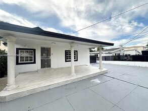 Building Photo - 248 SW 18th Ct