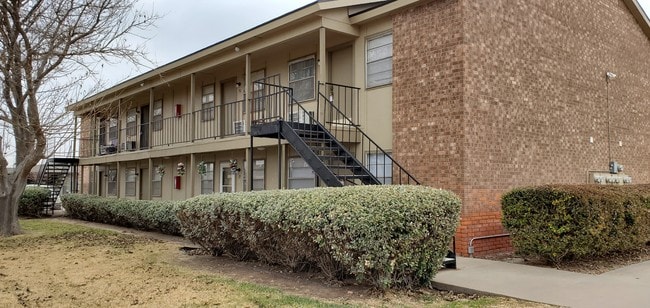 Building Photo - Alturas Andrews
