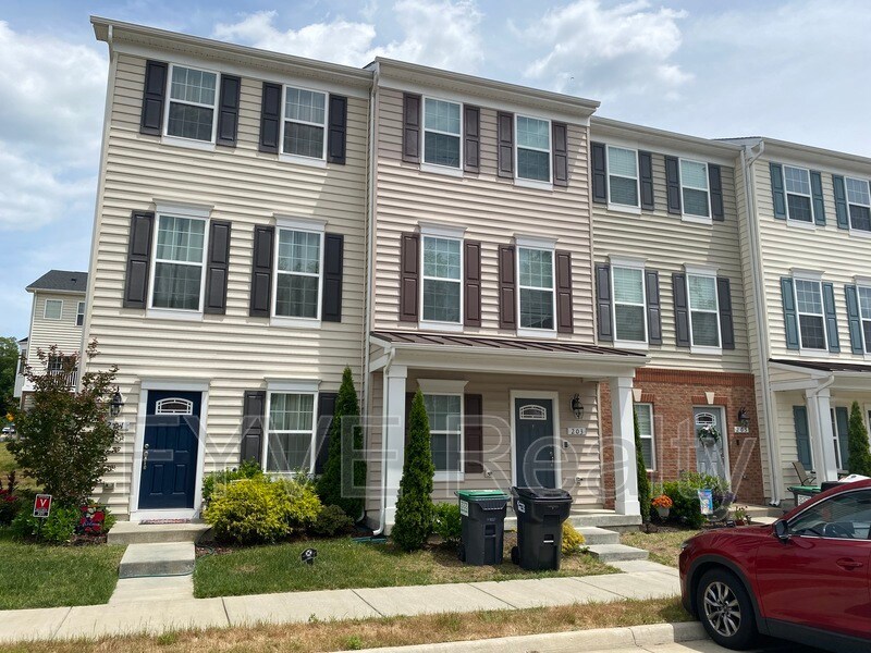 Foto principal - 203 Tree Line Dr