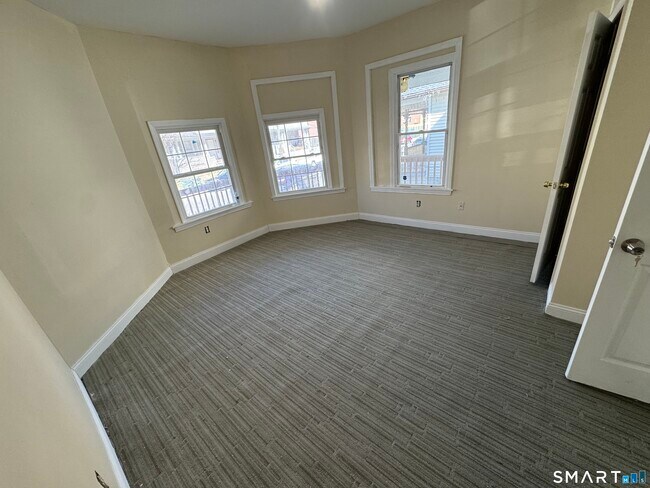 Building Photo - 107 Fremont St