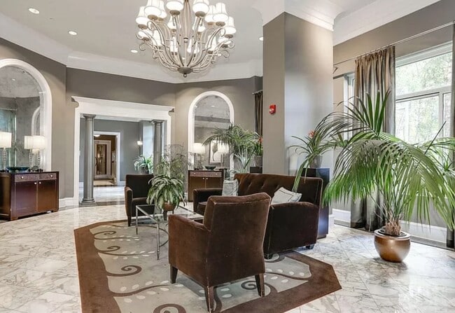 Lobby - 851 N Glebe Rd