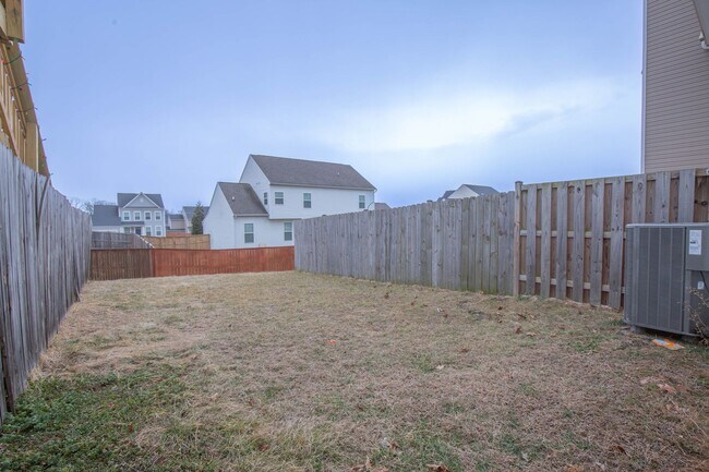 Building Photo - 3 Bed, 2.5 Bath, Townhouse in Hedgesville, WV