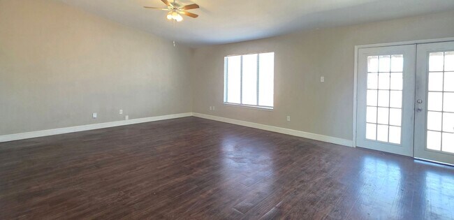 Foto del edificio - FOR LEASE - 3/2/2 North West Lubbock