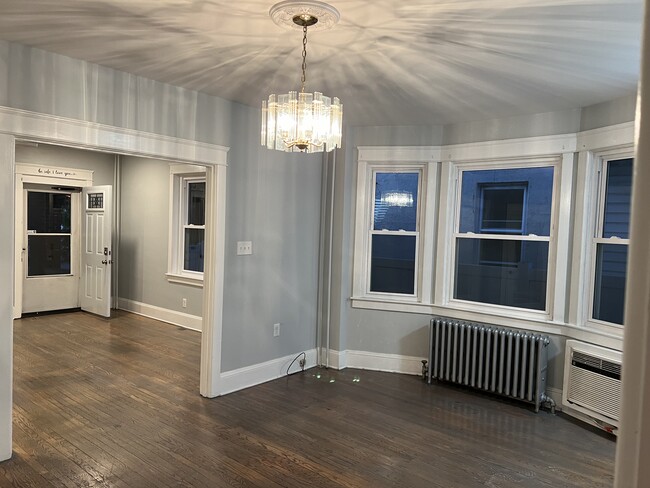 didingroom 2 - 1348 Easton Ave