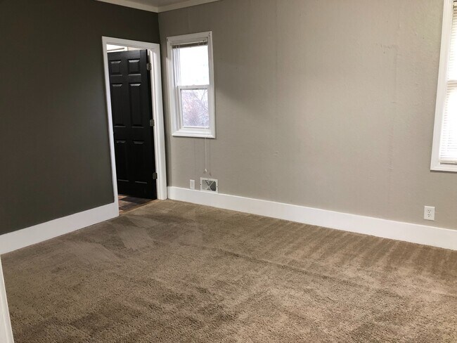 Building Photo - 1 bed, 1 bath home for rent in Waterloo