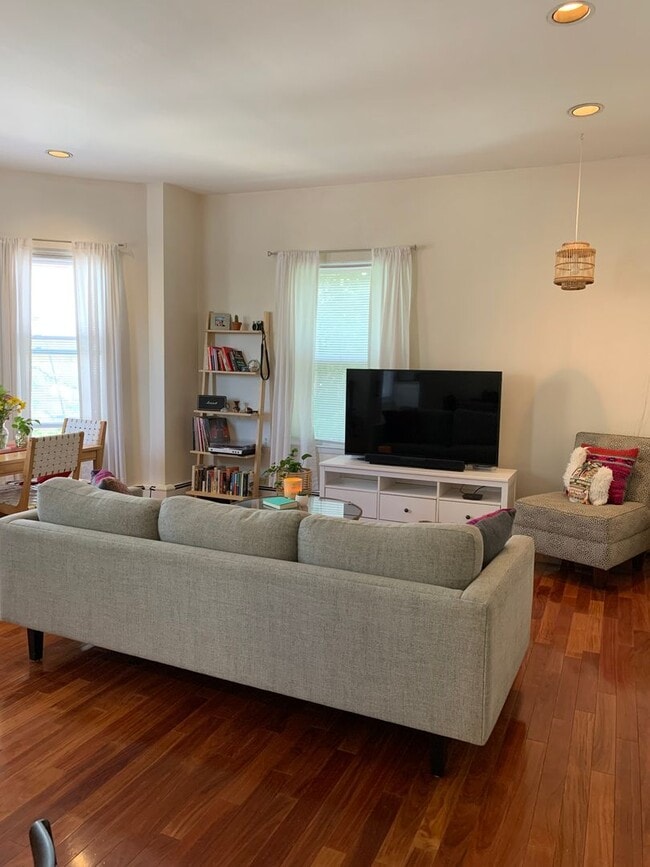 Photo - Charming 2 bedroom near Central Square in Cambridge House