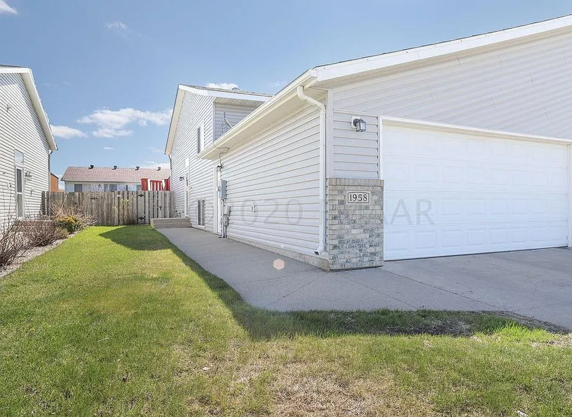 Primary Photo - 3 Bed, 2 Bath Townhome with Fenced in Back...